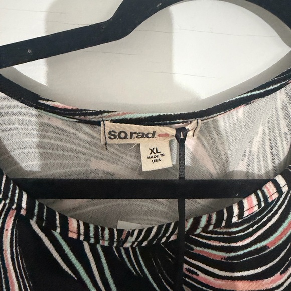 Black and Pink Sleeveless Dress - Picture 3 of 5